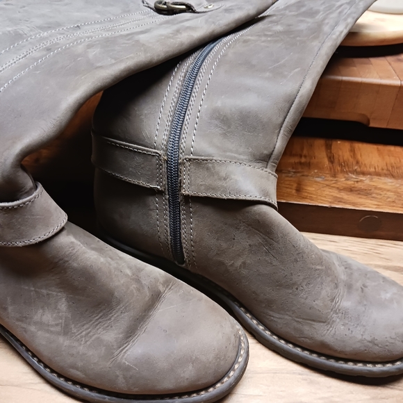 Clarks Gray Suede 100% Leather Knee - High Block Heel Boots - Picture 8 of 9